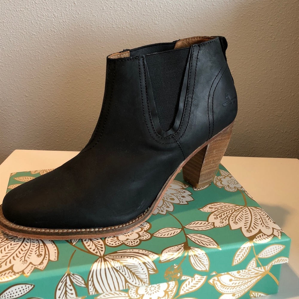J Shoes booties (black; size 8; leather)